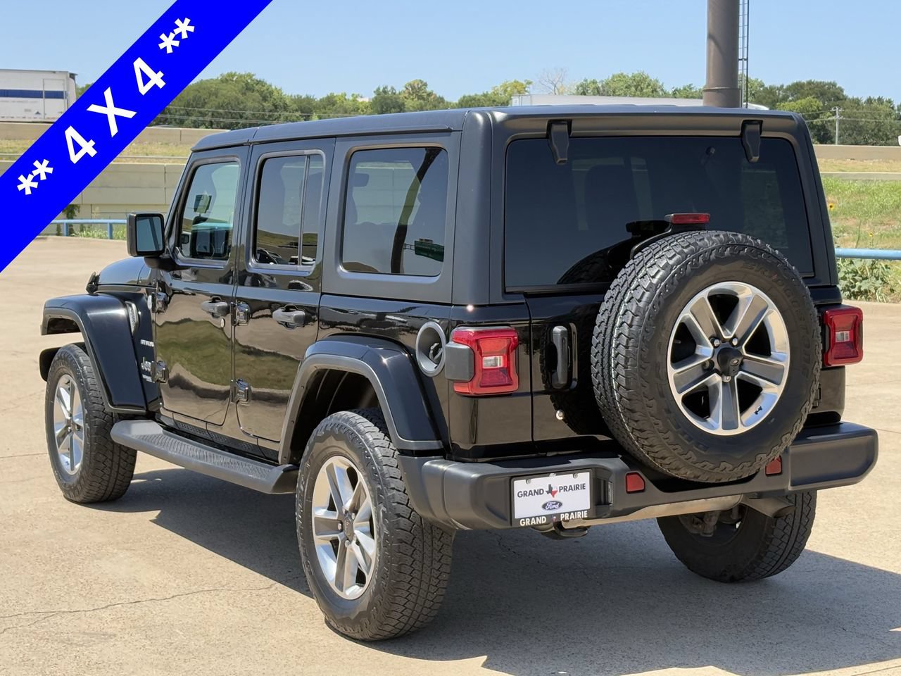 Used 2018 Jeep Wrangler Unlimited Sahara w/ Uconnect 4C Nav & Sound Group AWD/4WD image 6