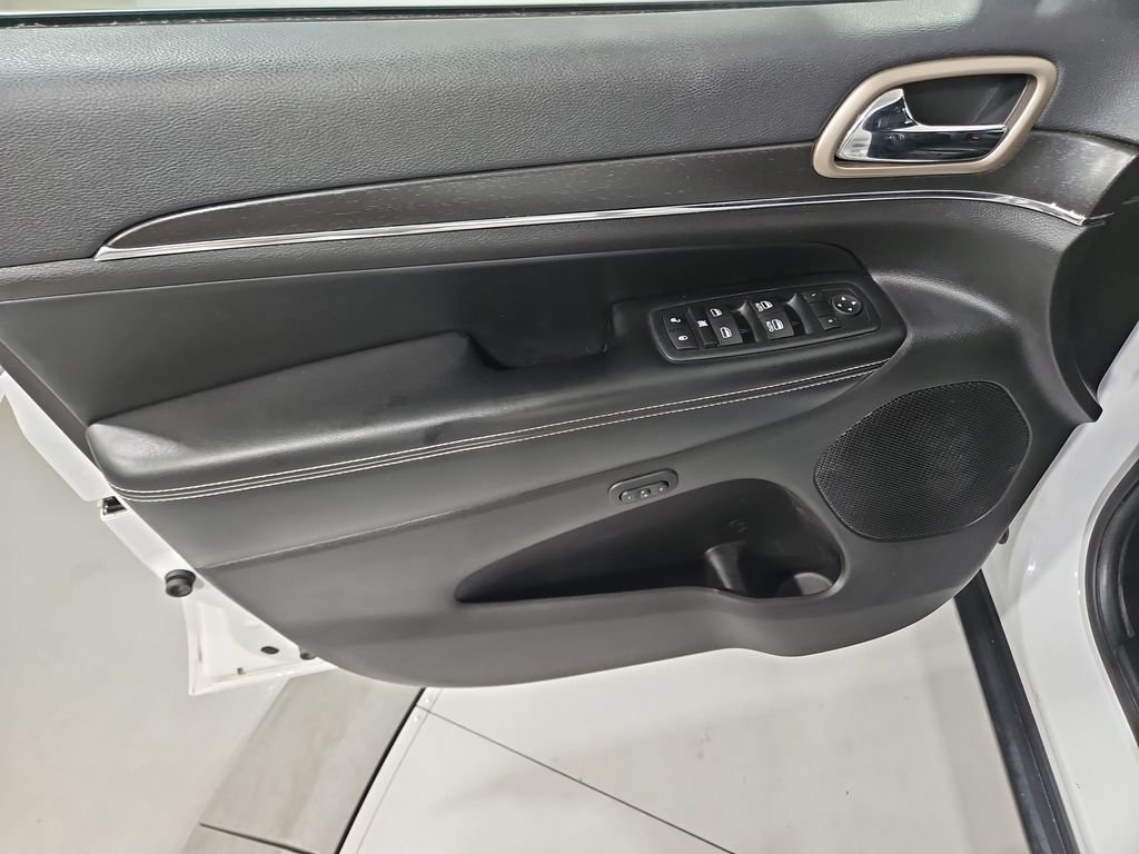 Used 2016 Jeep Grand Cherokee Limited AWD/4WD image 11