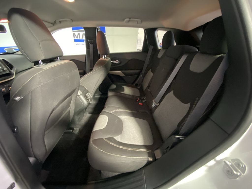 Used 2017 Jeep Cherokee Sport FWD image 27