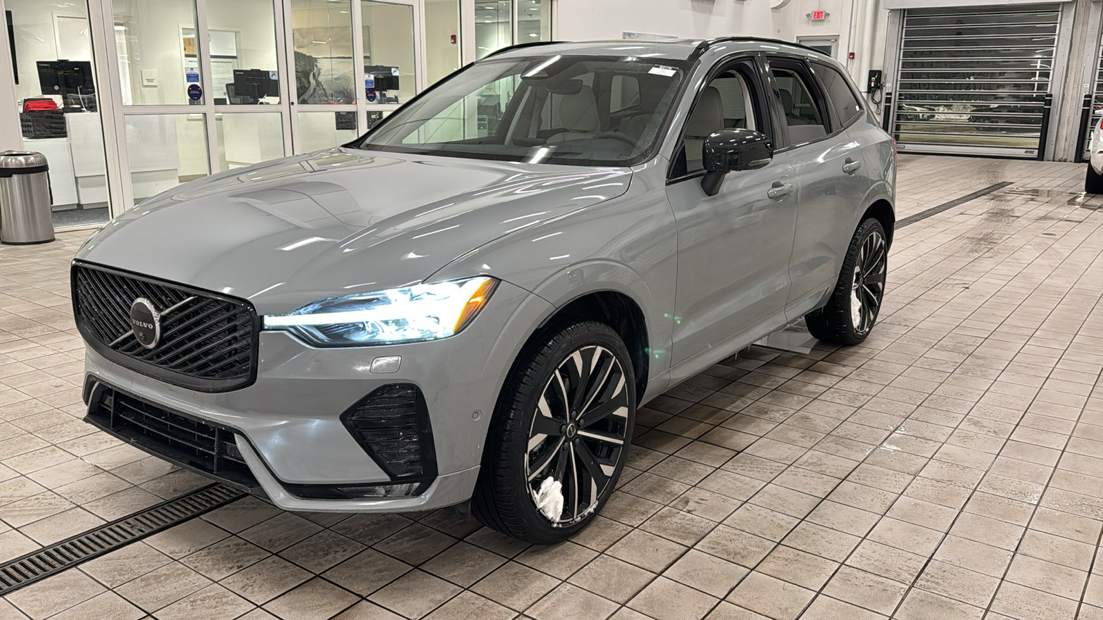 New 2026 Volvo XC60 B5 Ultra w/ Protection Package Premier AWD/4WD image 9