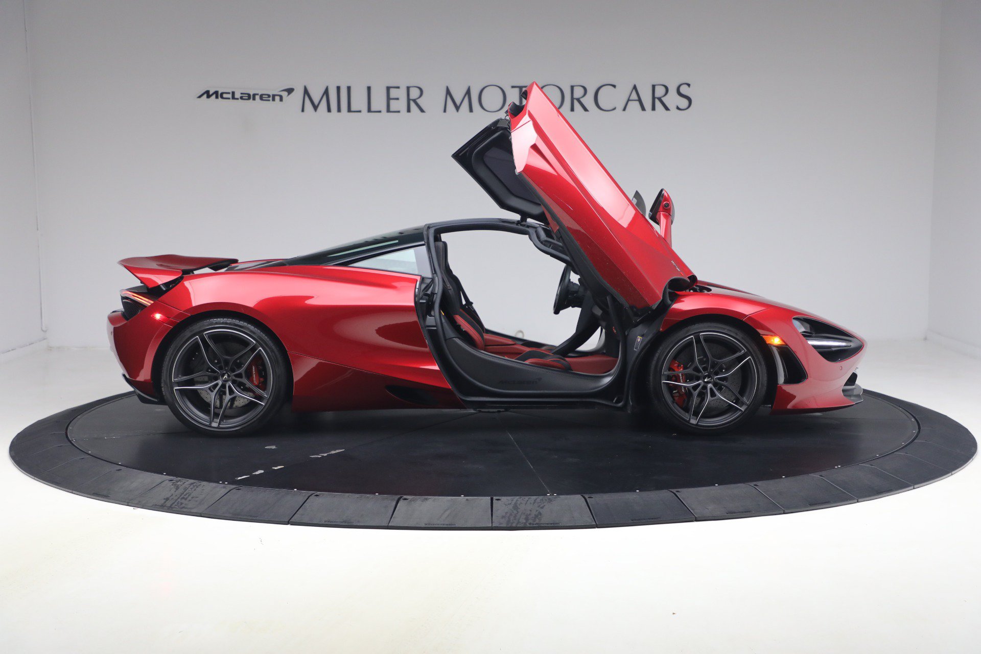 Used 2019 McLaren 720S Performance RWD image 18