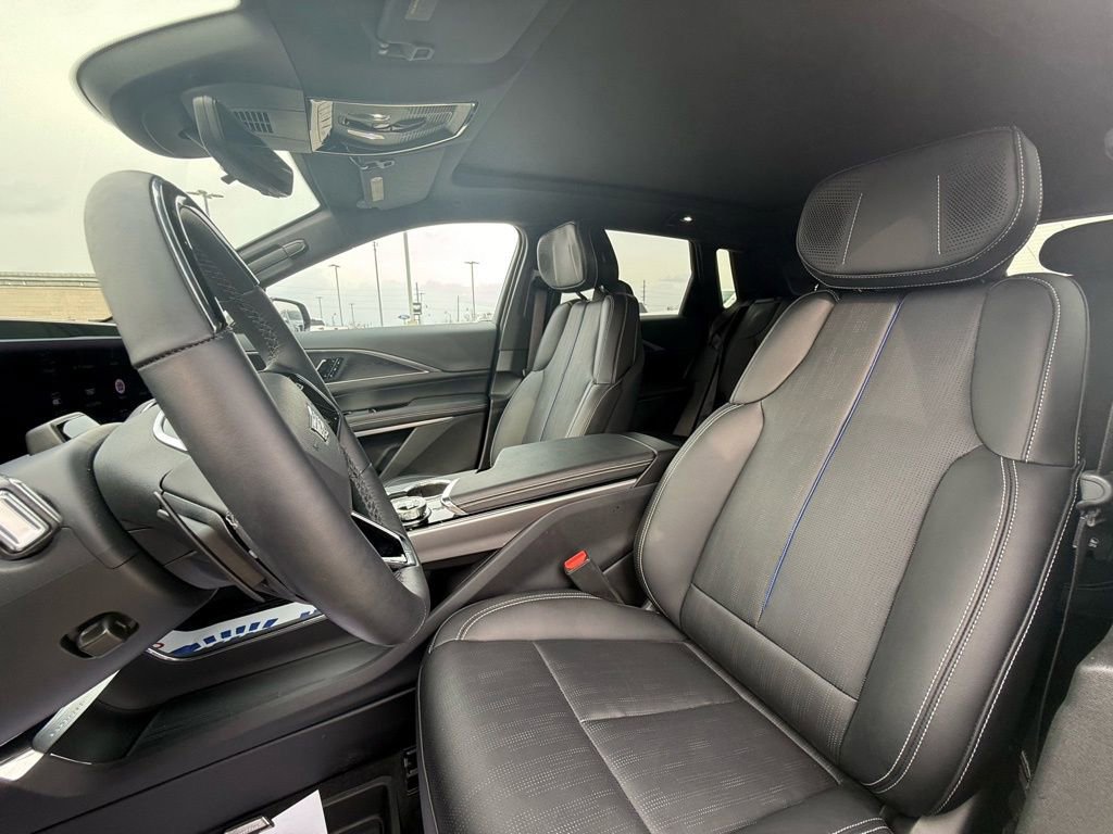 Certified 2025 Cadillac Lyriq Luxury w/ LPO, Floor Liner Package image 26