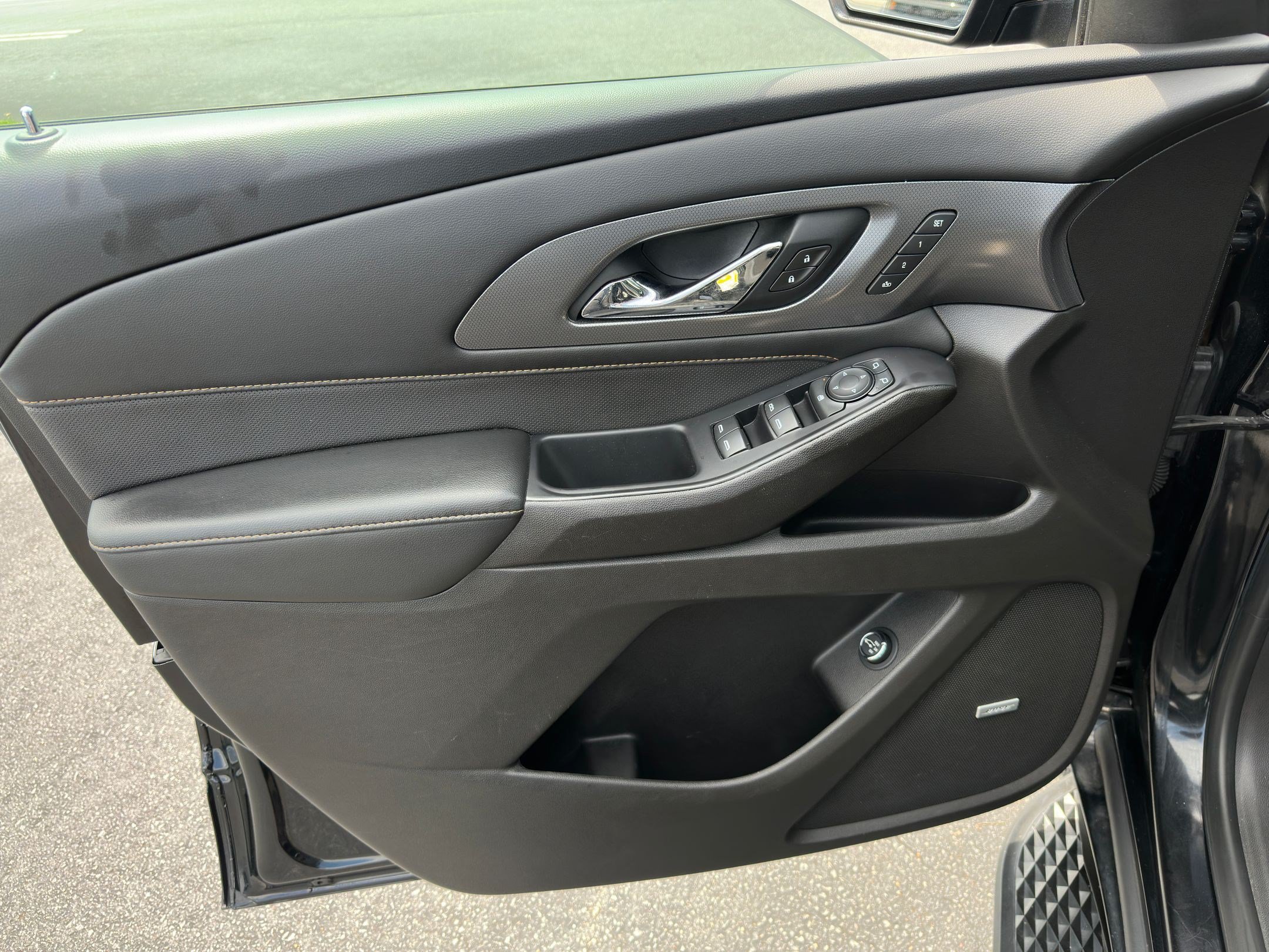 Used 2021 Chevrolet Traverse Premier w/ Redline Edition FWD image 10