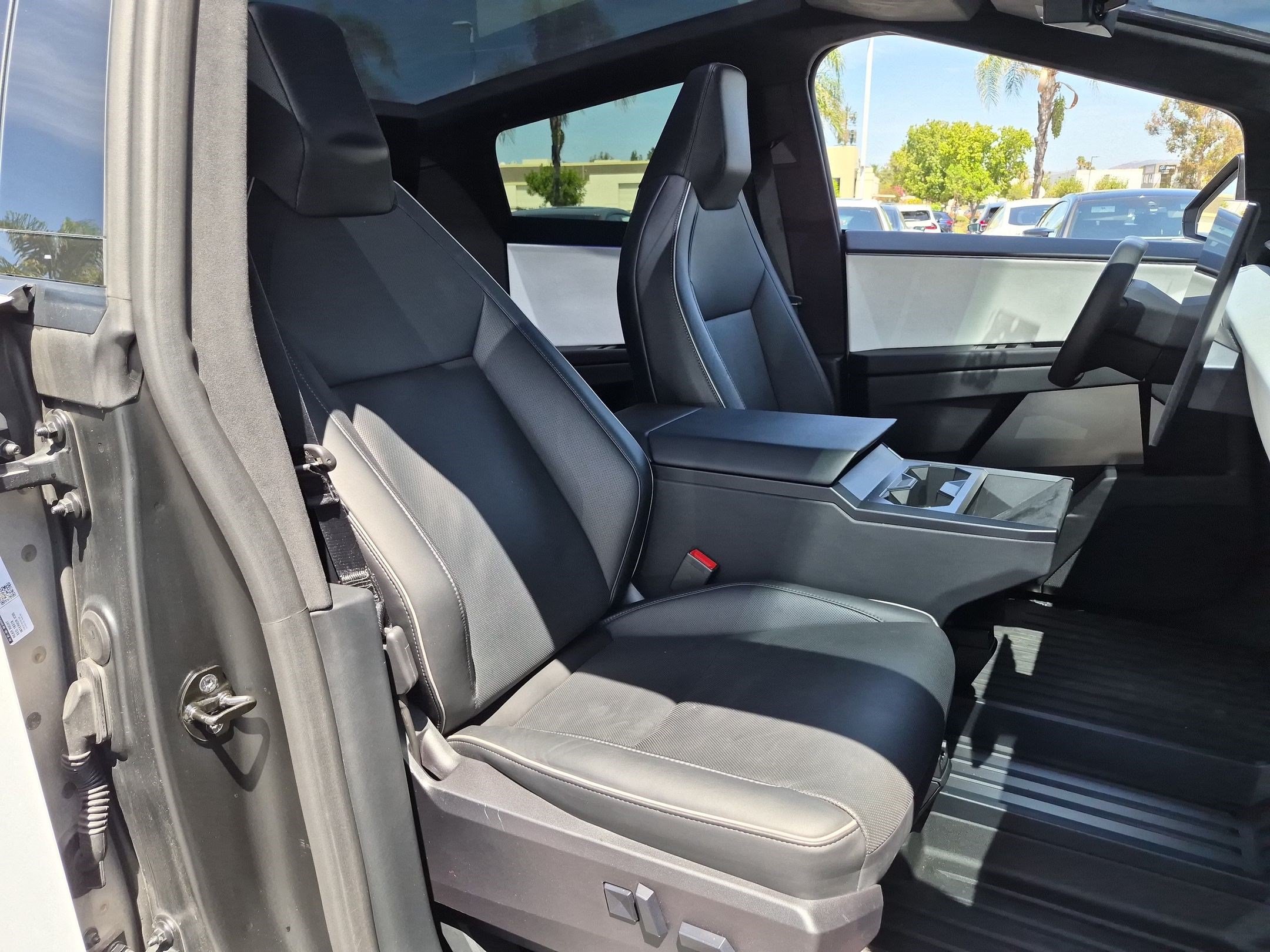 Used 2024 Tesla Cybertruck Cyberbeast AWD/4WD image 29