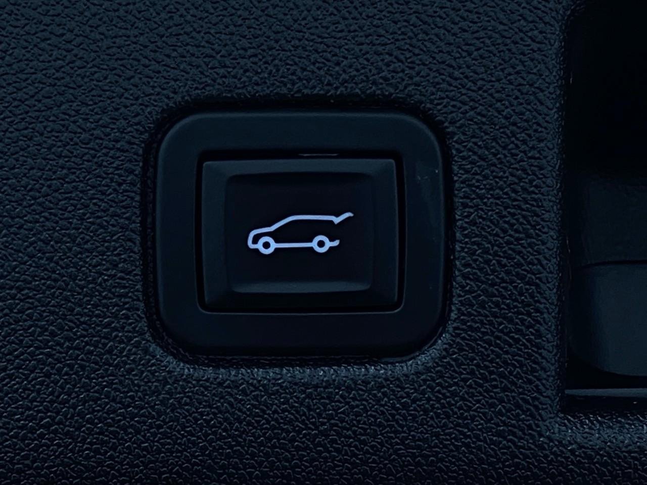 Used 2018 Chevrolet Equinox Premier FWD image 8