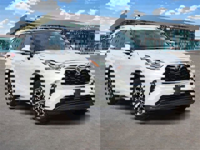 Used 2020 Toyota Highlander XLE image 1