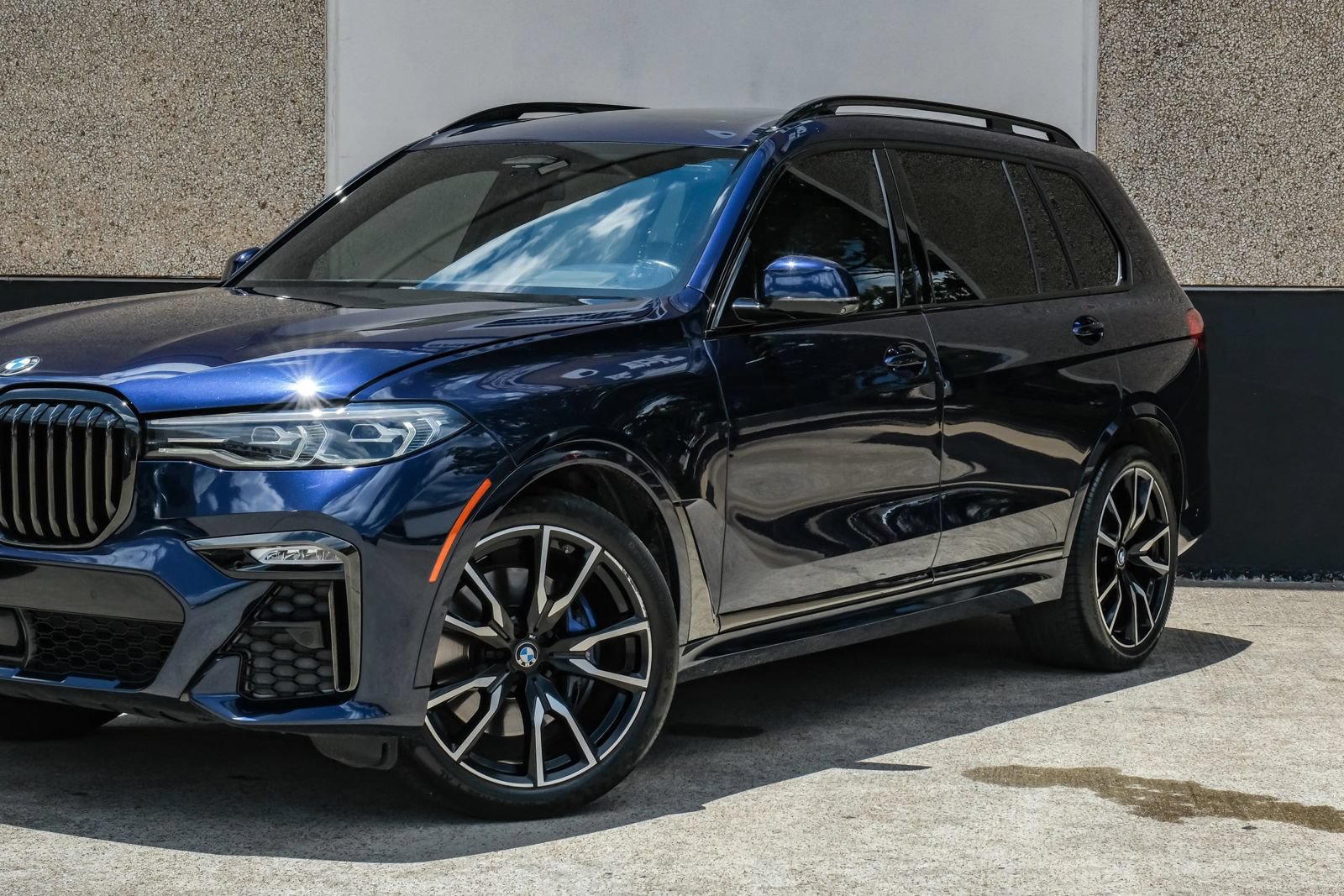 Used 2021 BMW X7 xDrive40i w/ M Sport Package AWD/4WD image 6