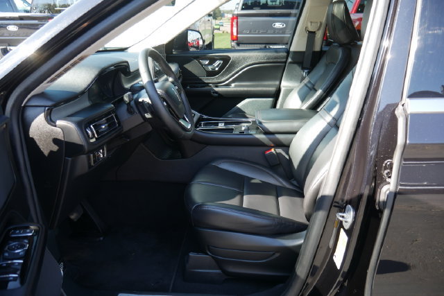 Used 2024 Lincoln Aviator AWD w/ Premium Package image 2