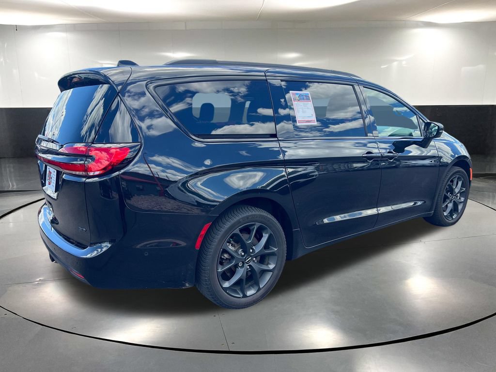 Used 2021 Chrysler Pacifica Touring-L w/ Premium & Safety Sphere Group AWD/4WD image 6