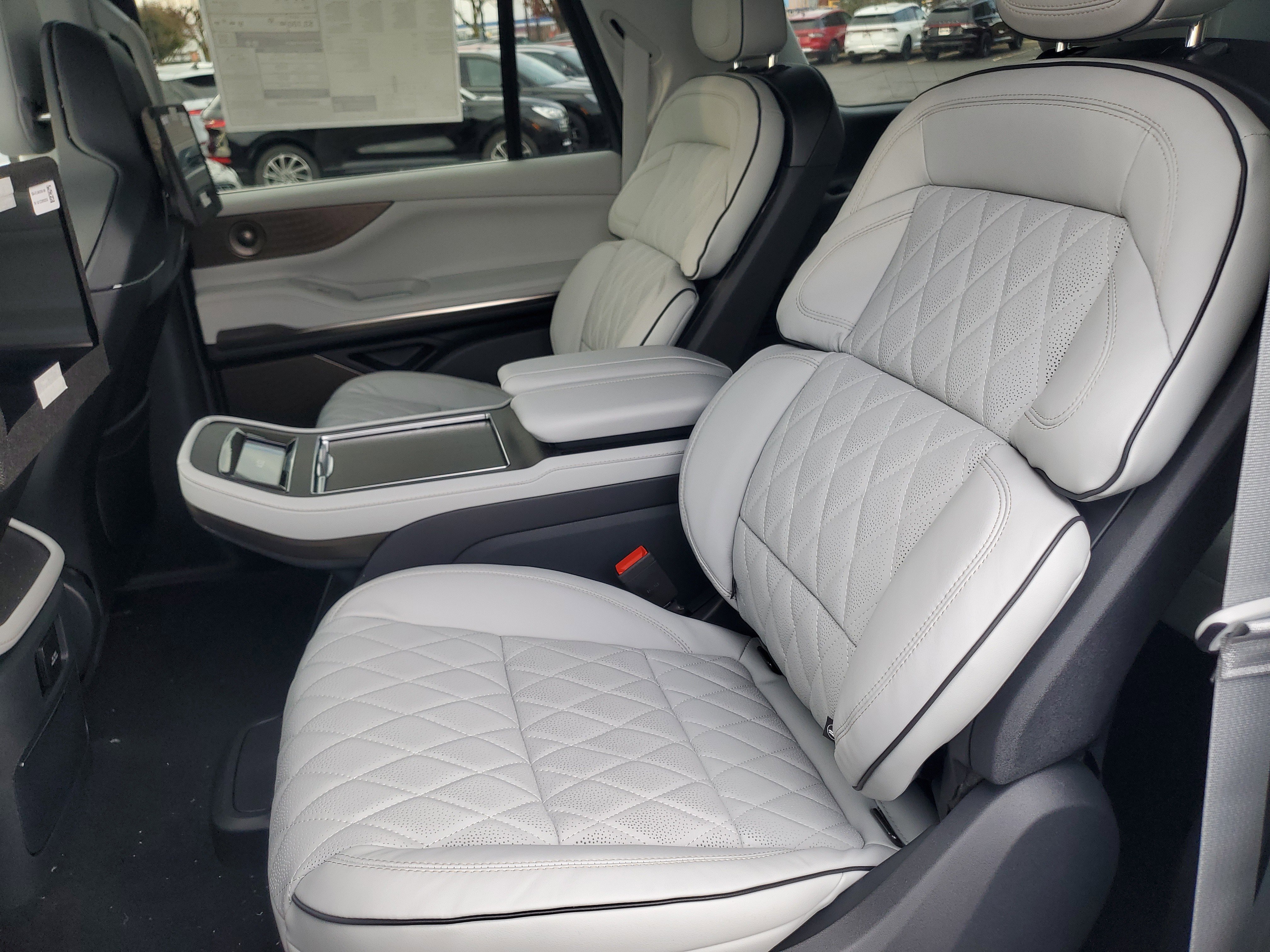 New 2025 Lincoln Navigator L Black Label image 31