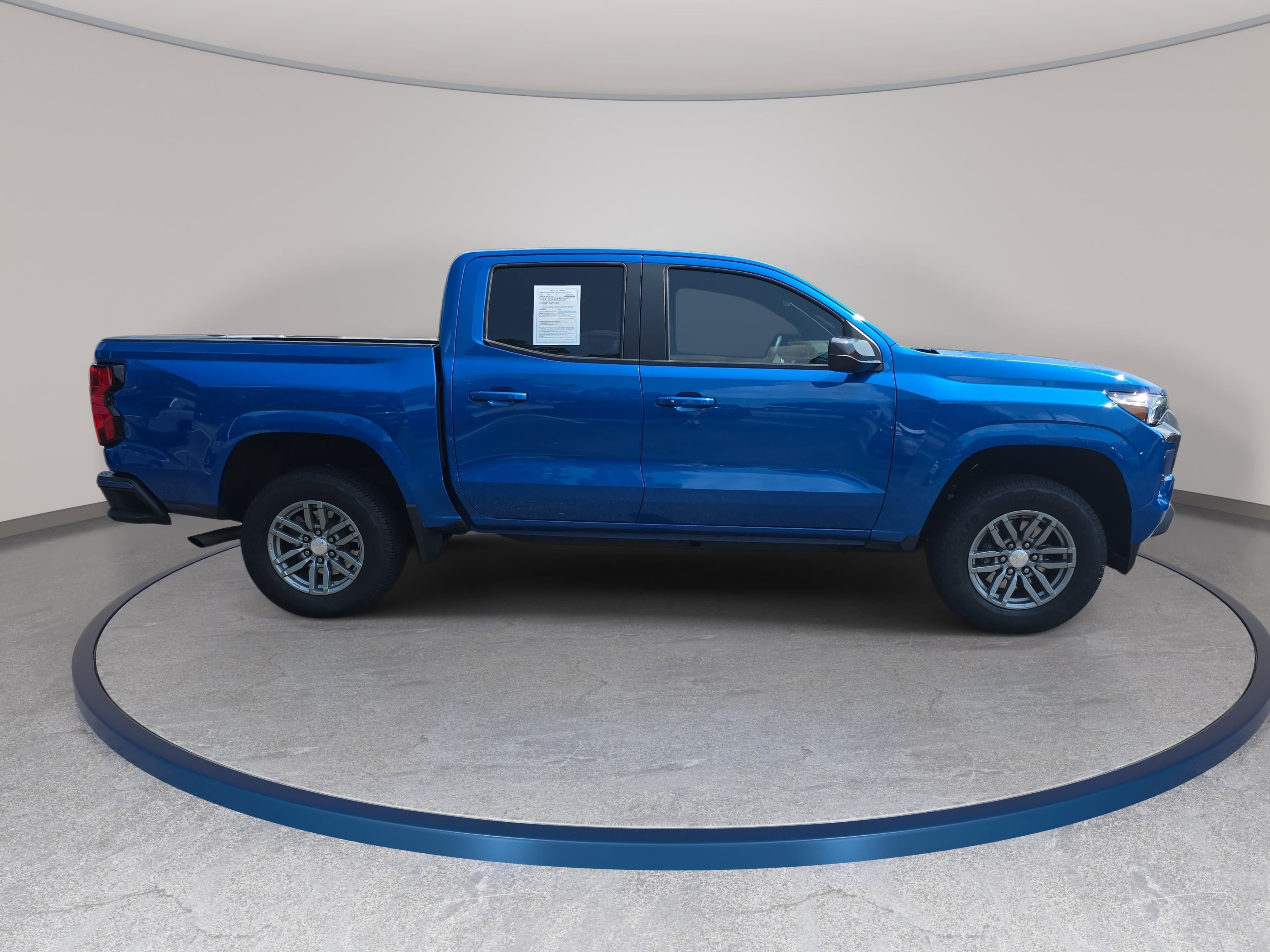 Used 2024 Chevrolet Colorado LT w/ LT Convenience Package II RWD image 4
