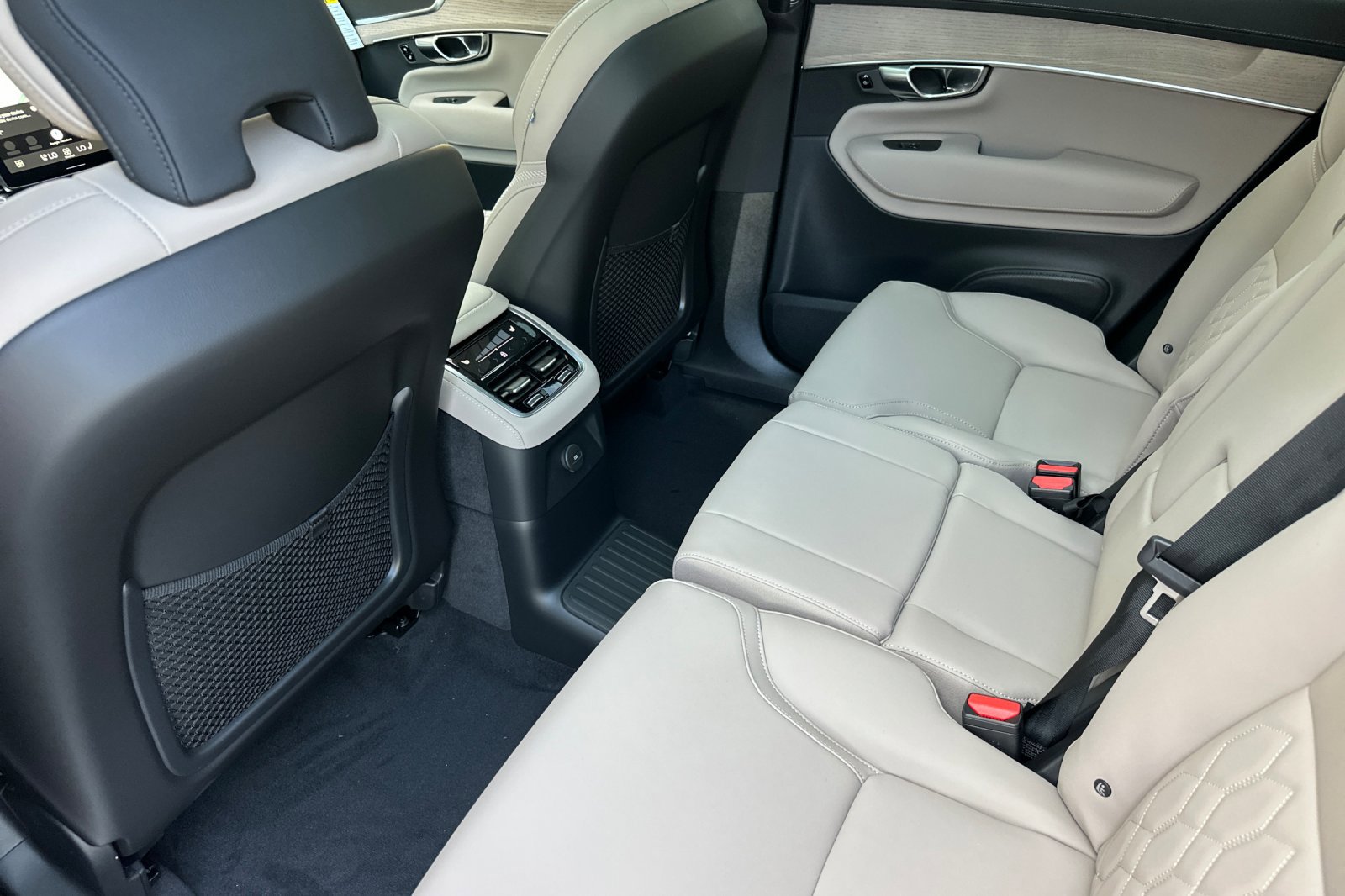 New 2026 Volvo XC90 T8 Plus AWD/4WD image 10