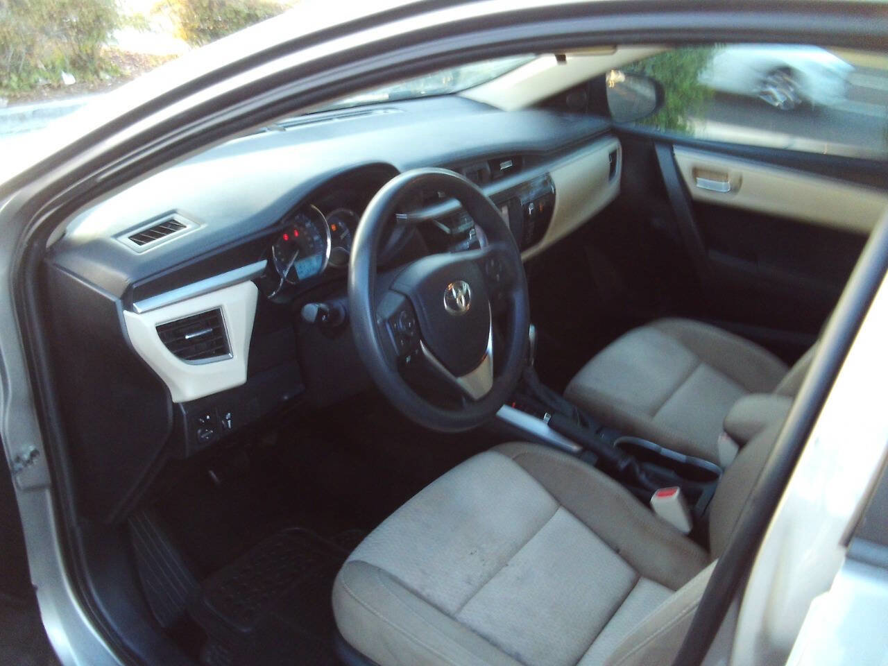 Used 2015 Toyota Corolla LE image 26