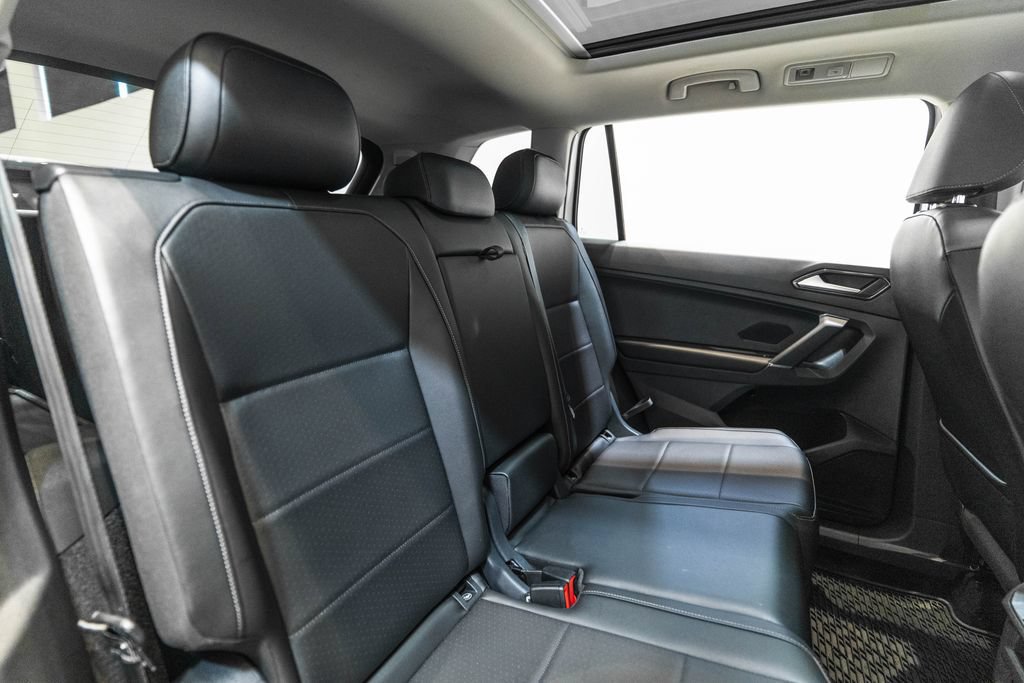 Used 2018 Volkswagen Tiguan SEL w/ 3rd Row Seat Package AWD/4WD image 33