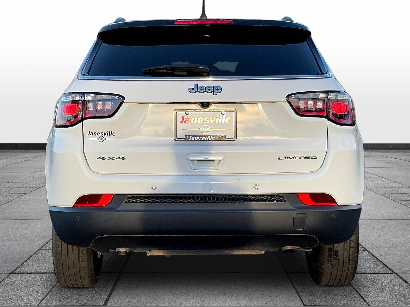 Used 2025 Jeep Compass Limited AWD/4WD image 6