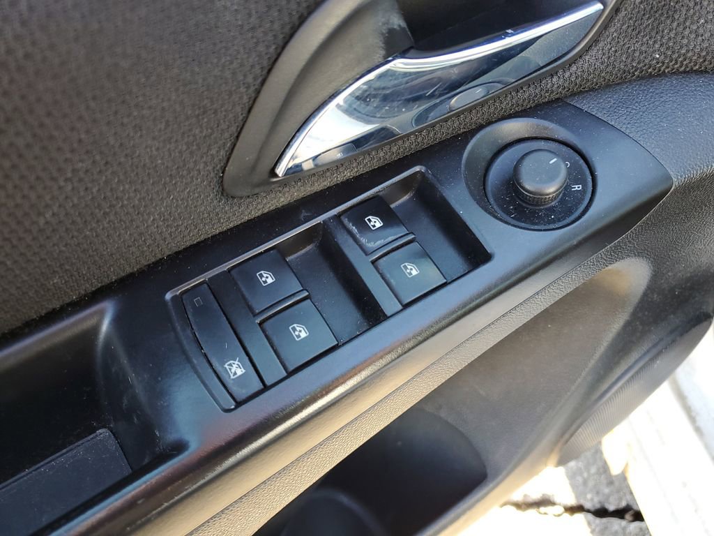 Used 2014 Chevrolet Cruze LT image 19