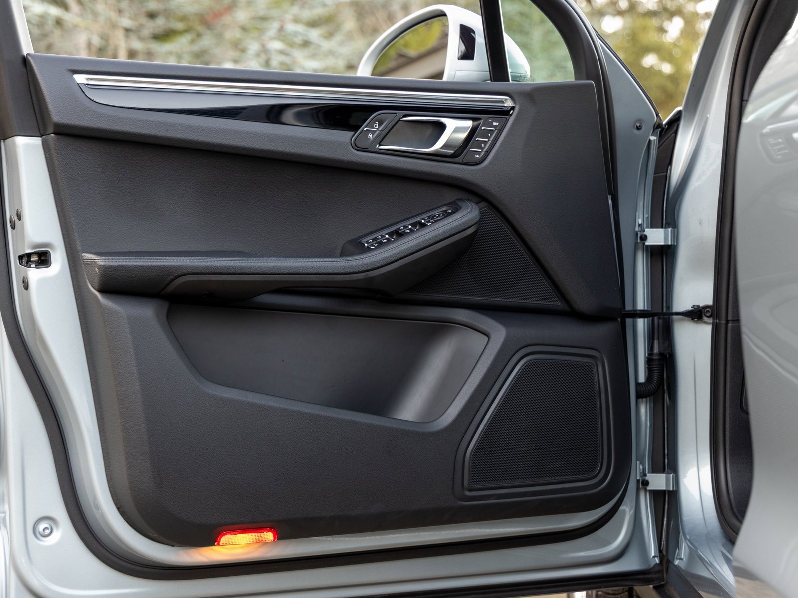 Certified 2025 Porsche Macan image 21