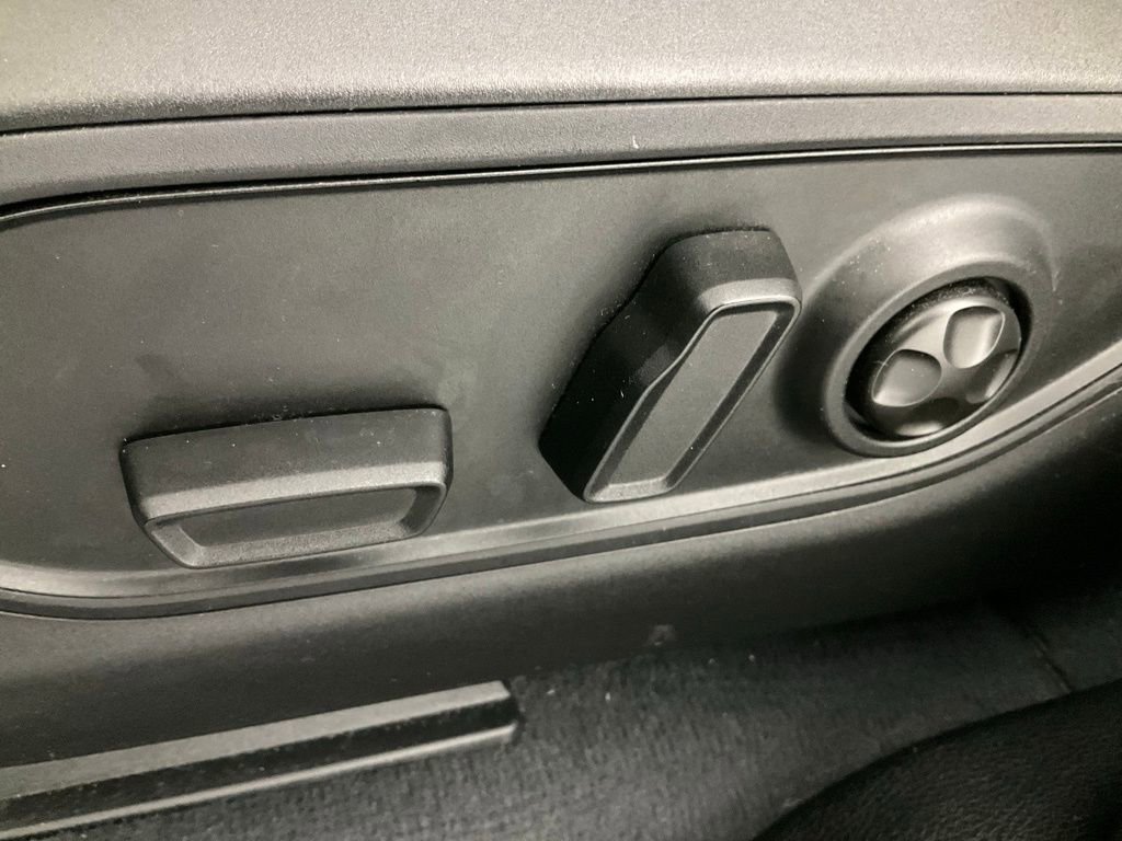 Used 2023 Jeep Grand Cherokee 4WD 4xe w/ Luxury Tech Group II image 23