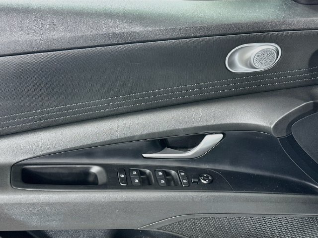 Used 2022 Hyundai Elantra Blue FWD image 24
