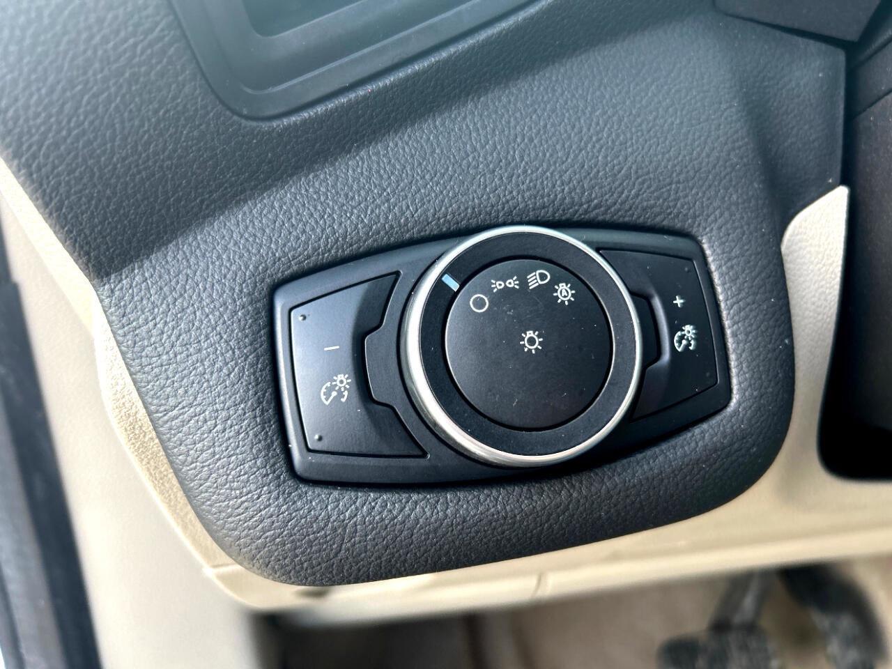 Used 2015 Ford C-MAX SE w/ Cargo Management Package image 14