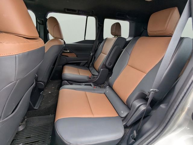 Used 2024 Lexus GX 550 w/ Accessory Package (31) AWD/4WD image 17