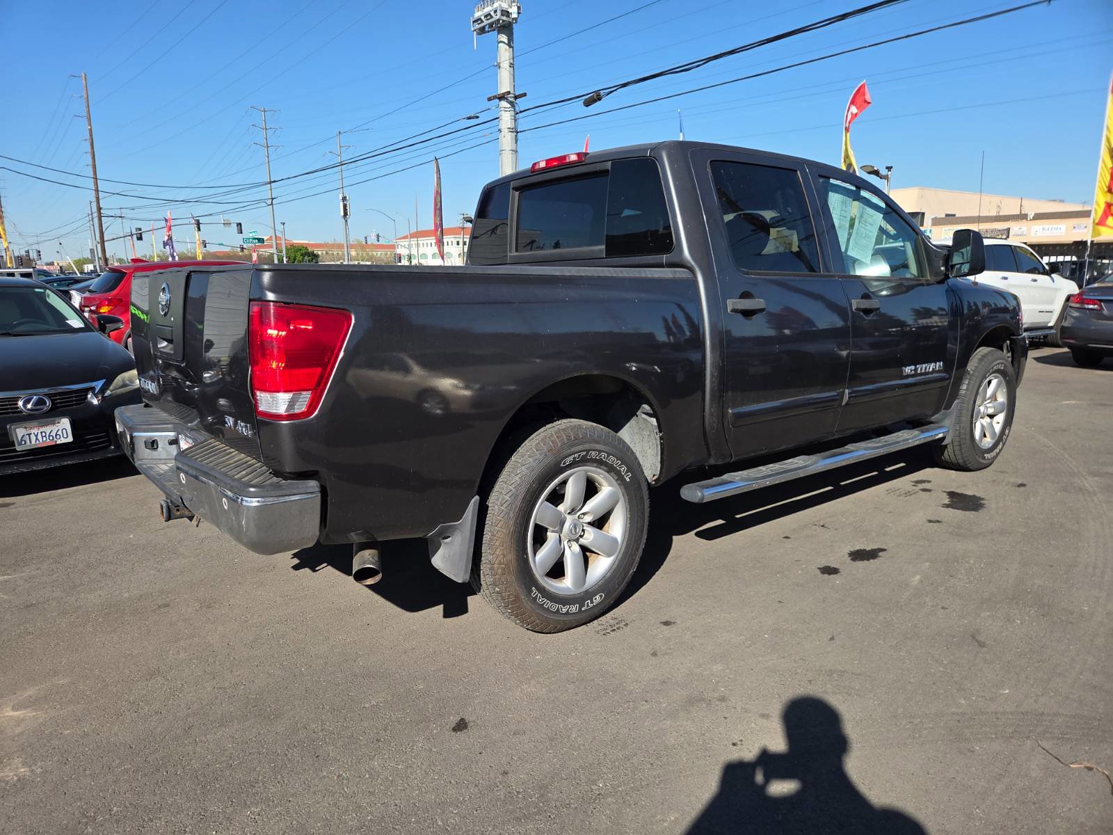 Used 2011 Nissan Titan SV w/ SV Premium Utility Pkg image 4