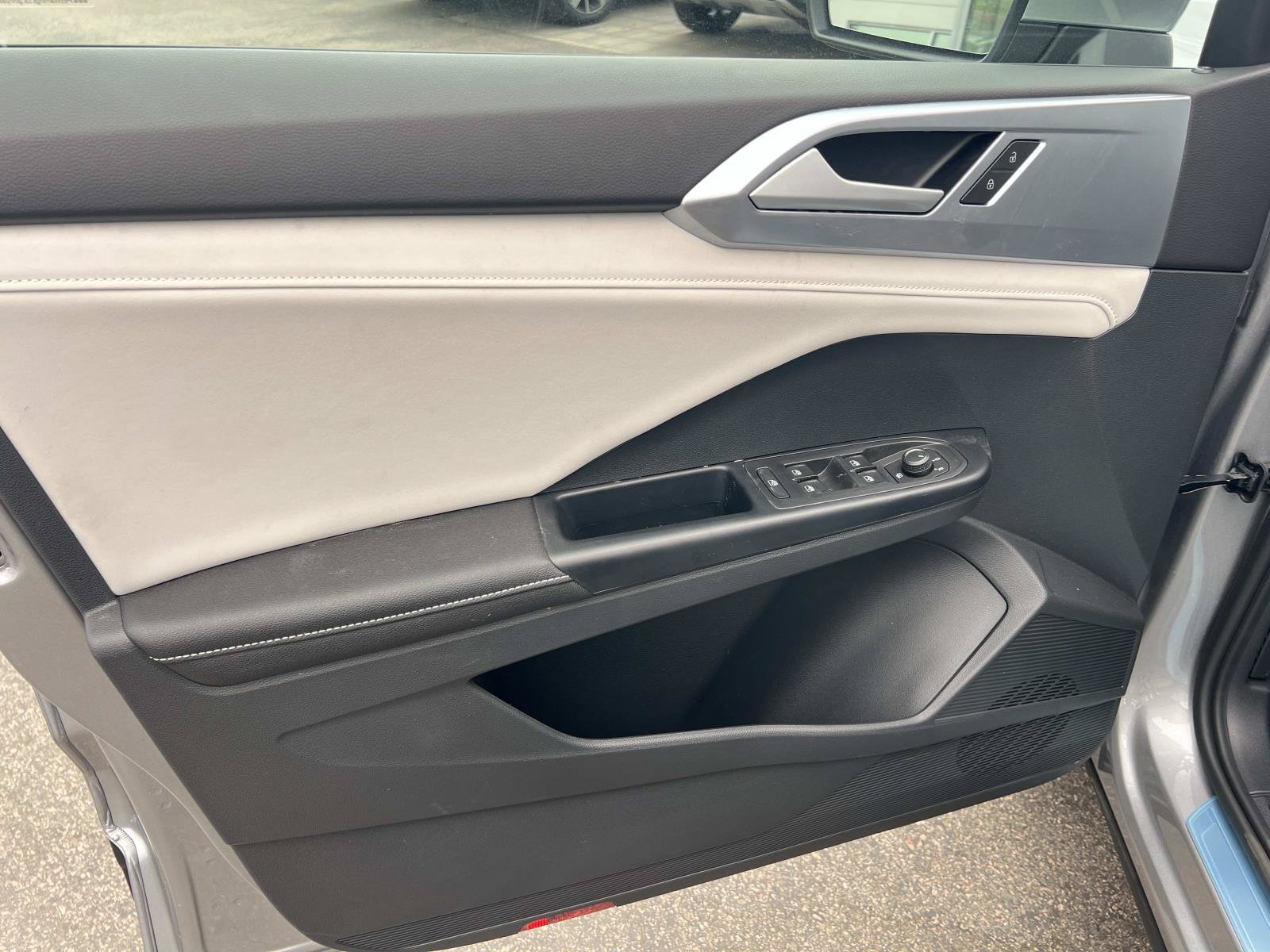 New 2026 Volkswagen Taos SE FWD image 6