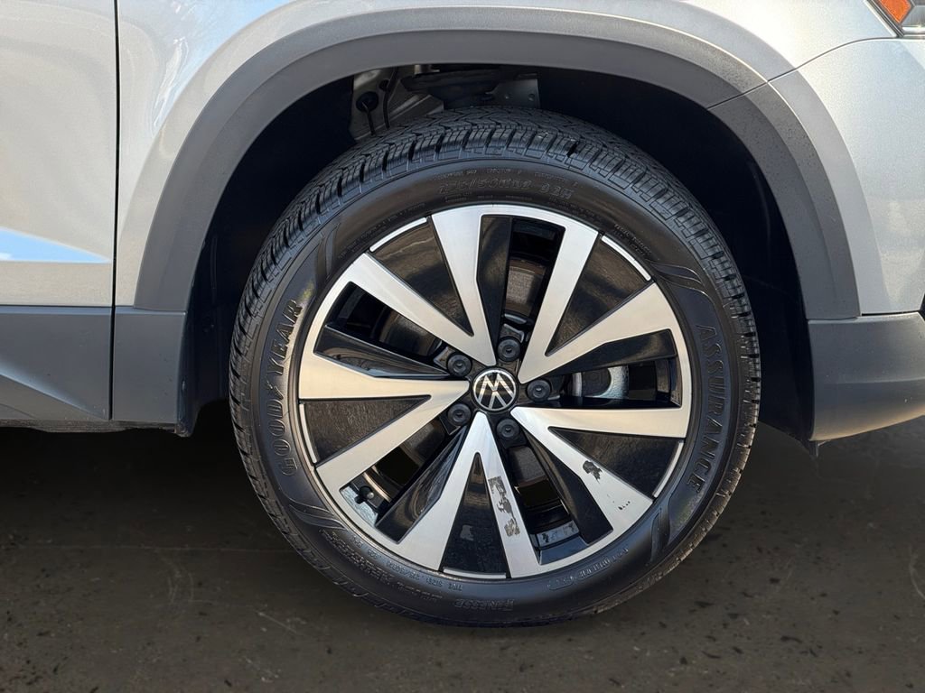 Used 2024 Volkswagen Taos SE image 10