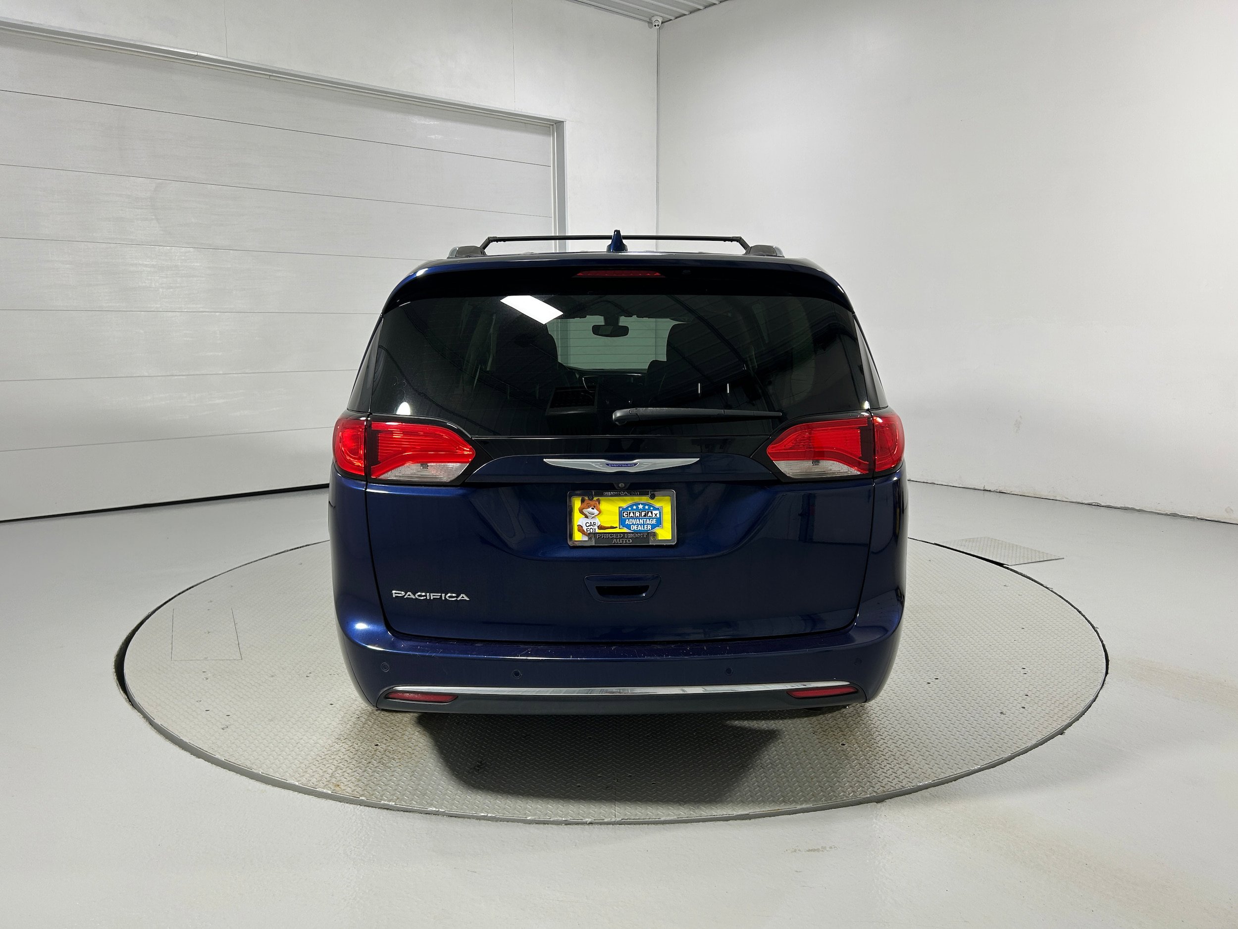 Used 2020 Chrysler Pacifica Touring-L w/ Tire & Wheel Group FWD image 32