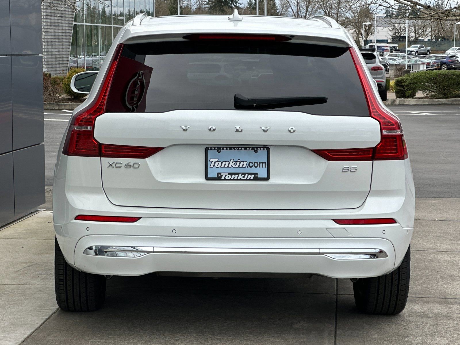 Used 2023 Volvo XC60 B5 Plus image 4