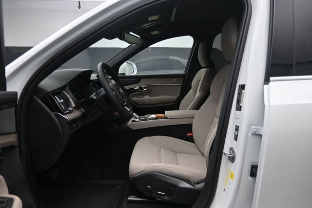 Used 2026 Volvo XC90 B6 Plus w/ Protection Package Premier AWD/4WD image 15