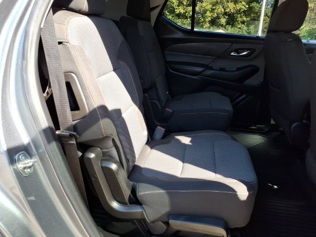 Used 2020 Chevrolet Traverse LT w/ Driver Confidence II Package AWD/4WD image 9