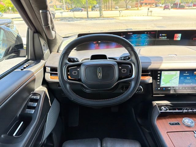 Used 2025 Lincoln Navigator Black Label image 16