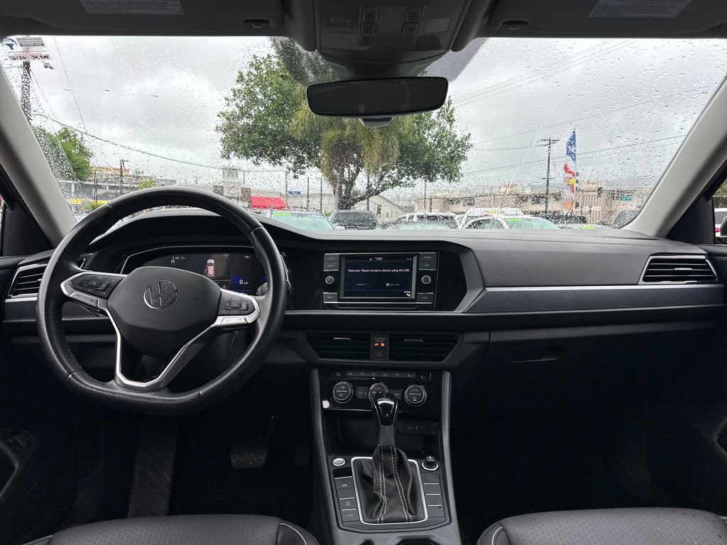 Used 2024 Volkswagen Jetta SE image 13