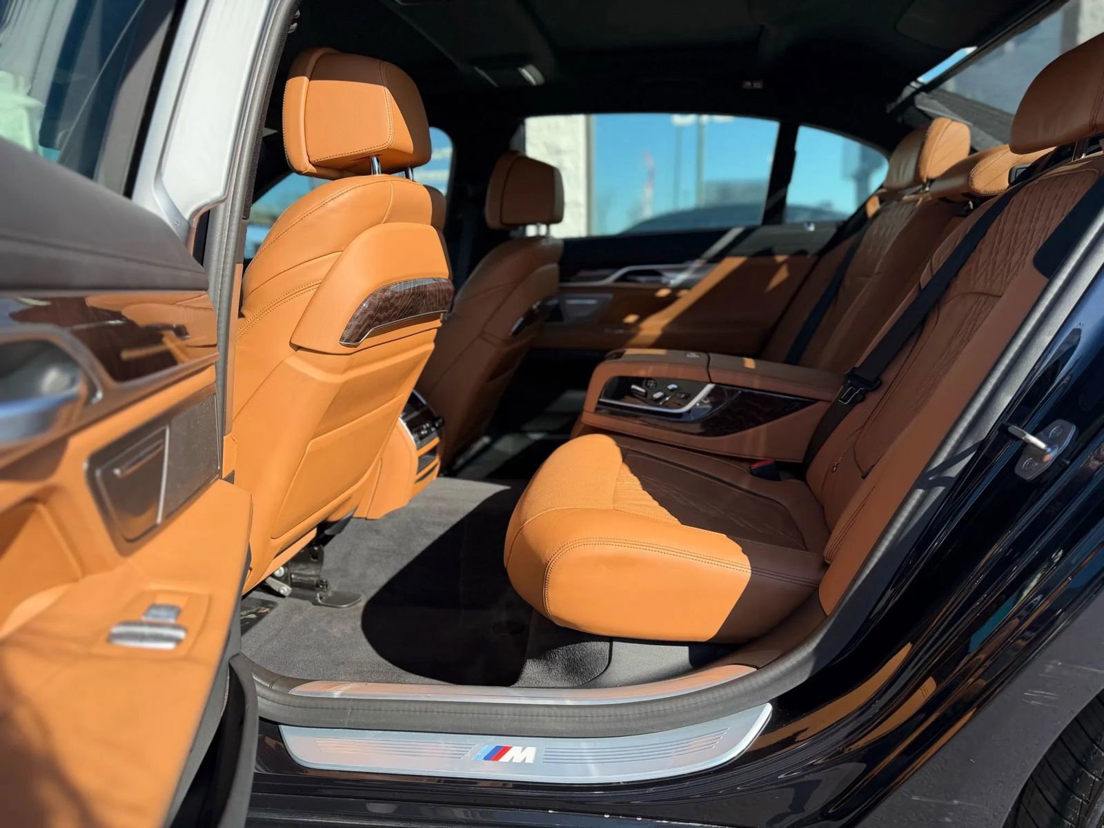 Used 2022 BMW 750i xDrive w/ Executive Package AWD/4WD image 50