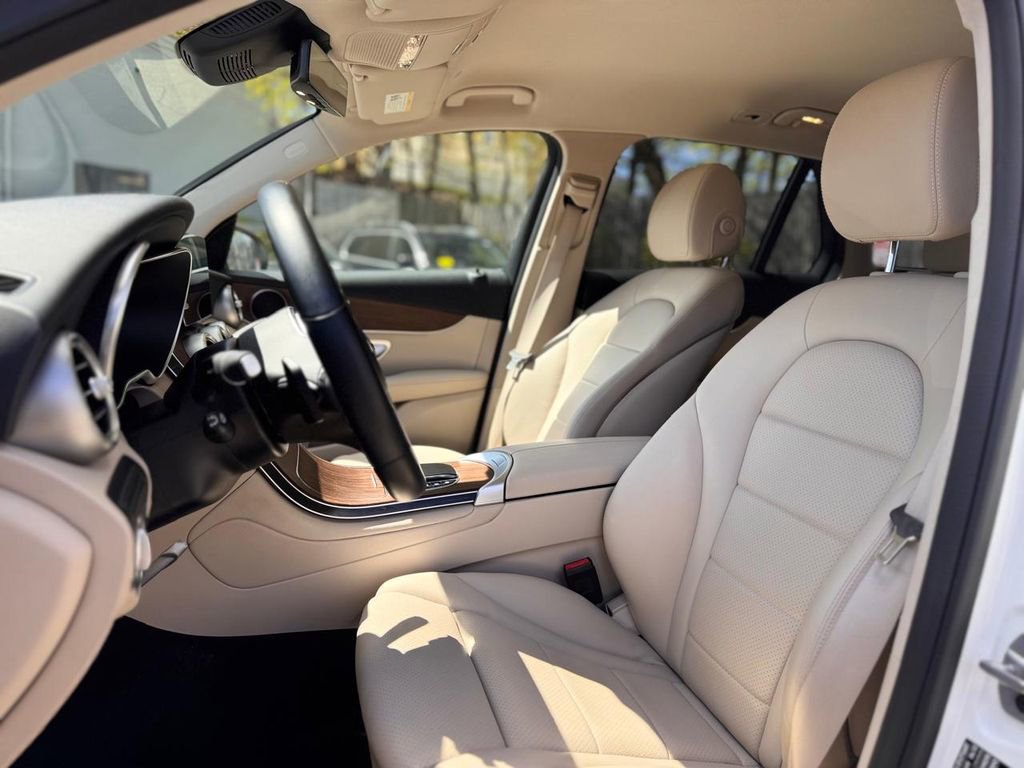 Used 2022 Mercedes-Benz GLC 300 4MATIC w/ Premium Package Lite image 18