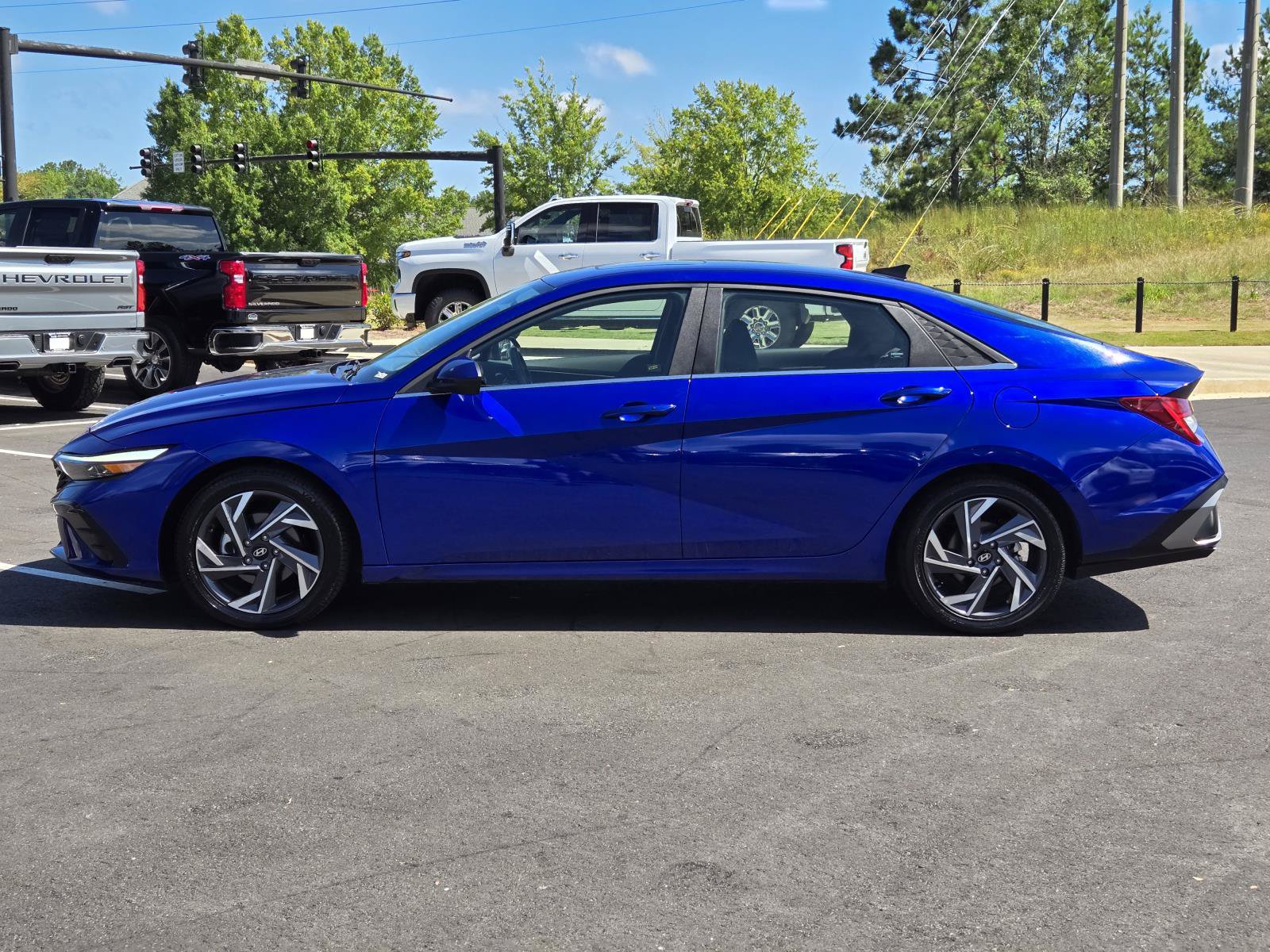 Used 2025 Hyundai Elantra SEL FWD image 14