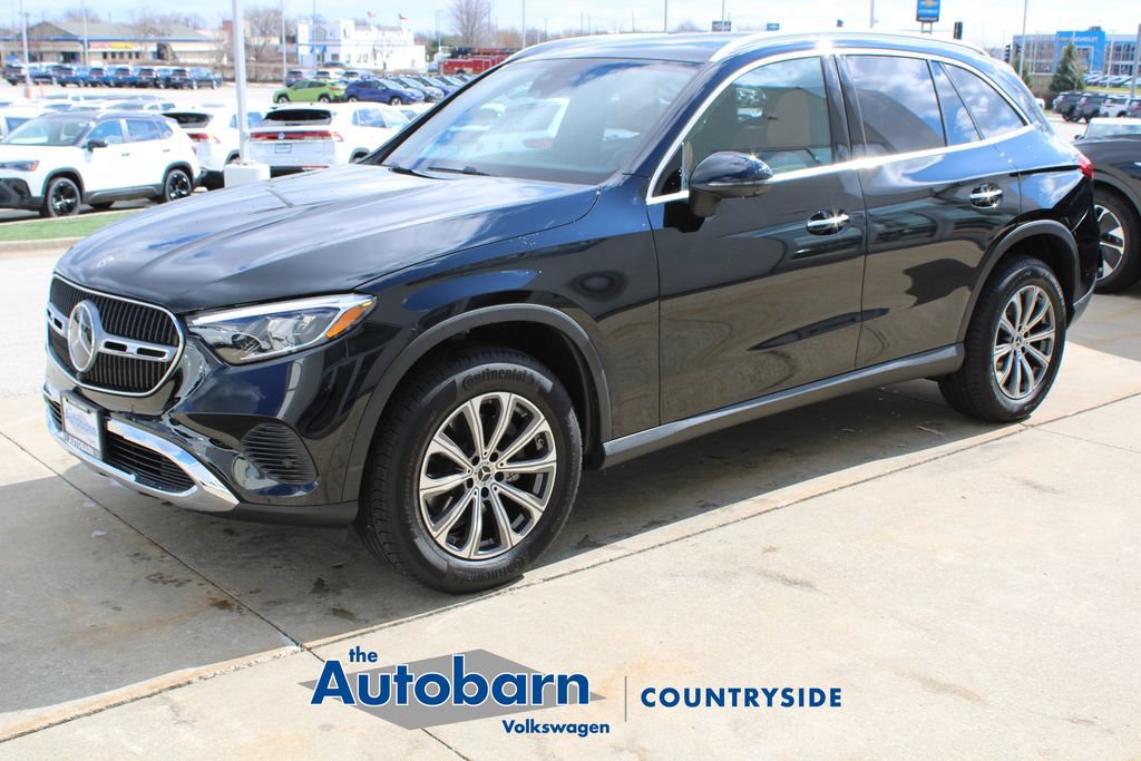 Used 2025 Mercedes-Benz GLC 300 4MATIC image 3