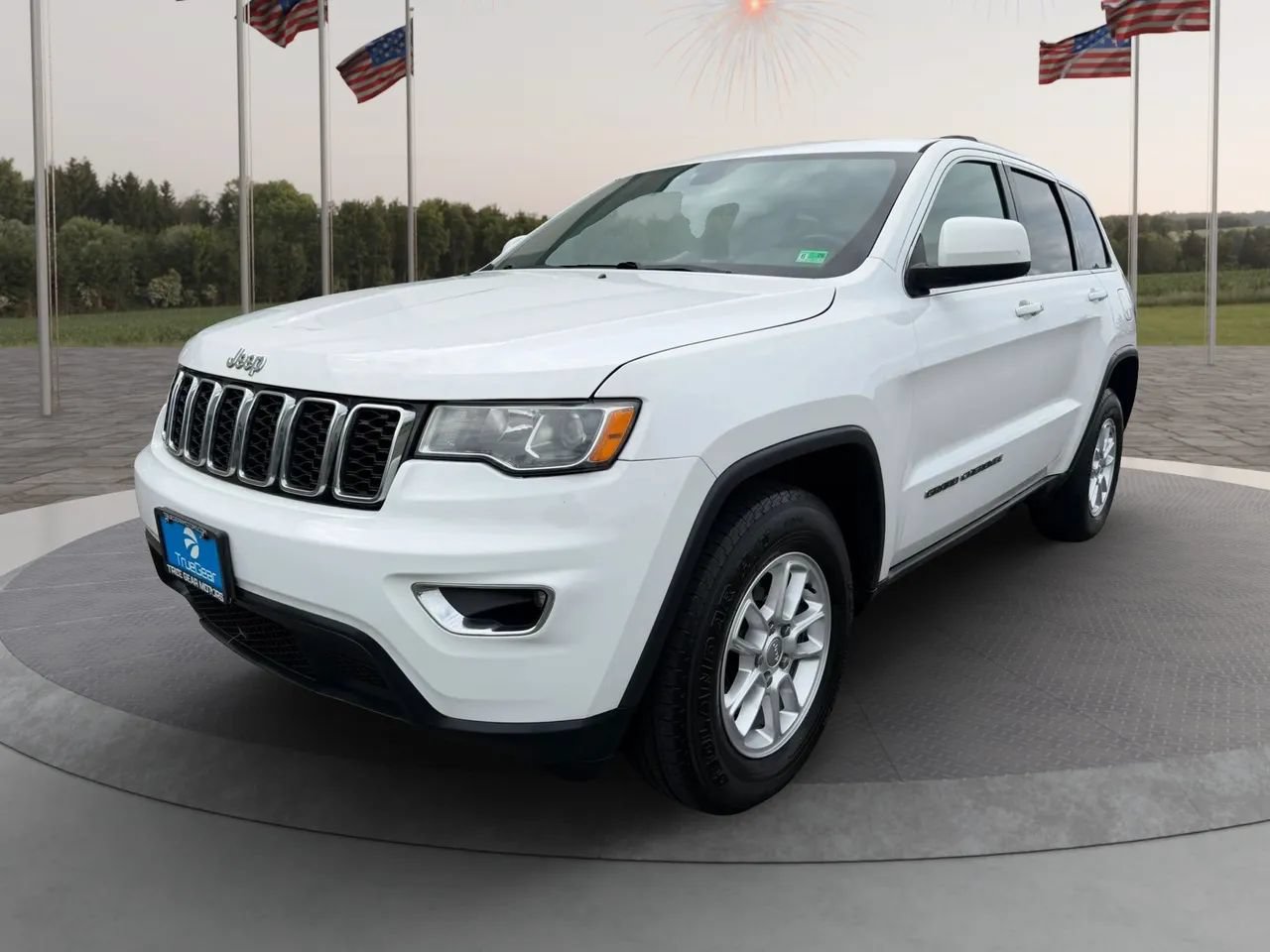 Used 2018 Jeep Grand Cherokee Laredo AWD/4WD image 1