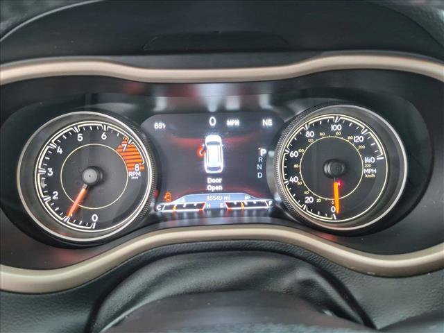 Used 2017 Jeep Cherokee Limited w/ Luxury Group FWD image 11