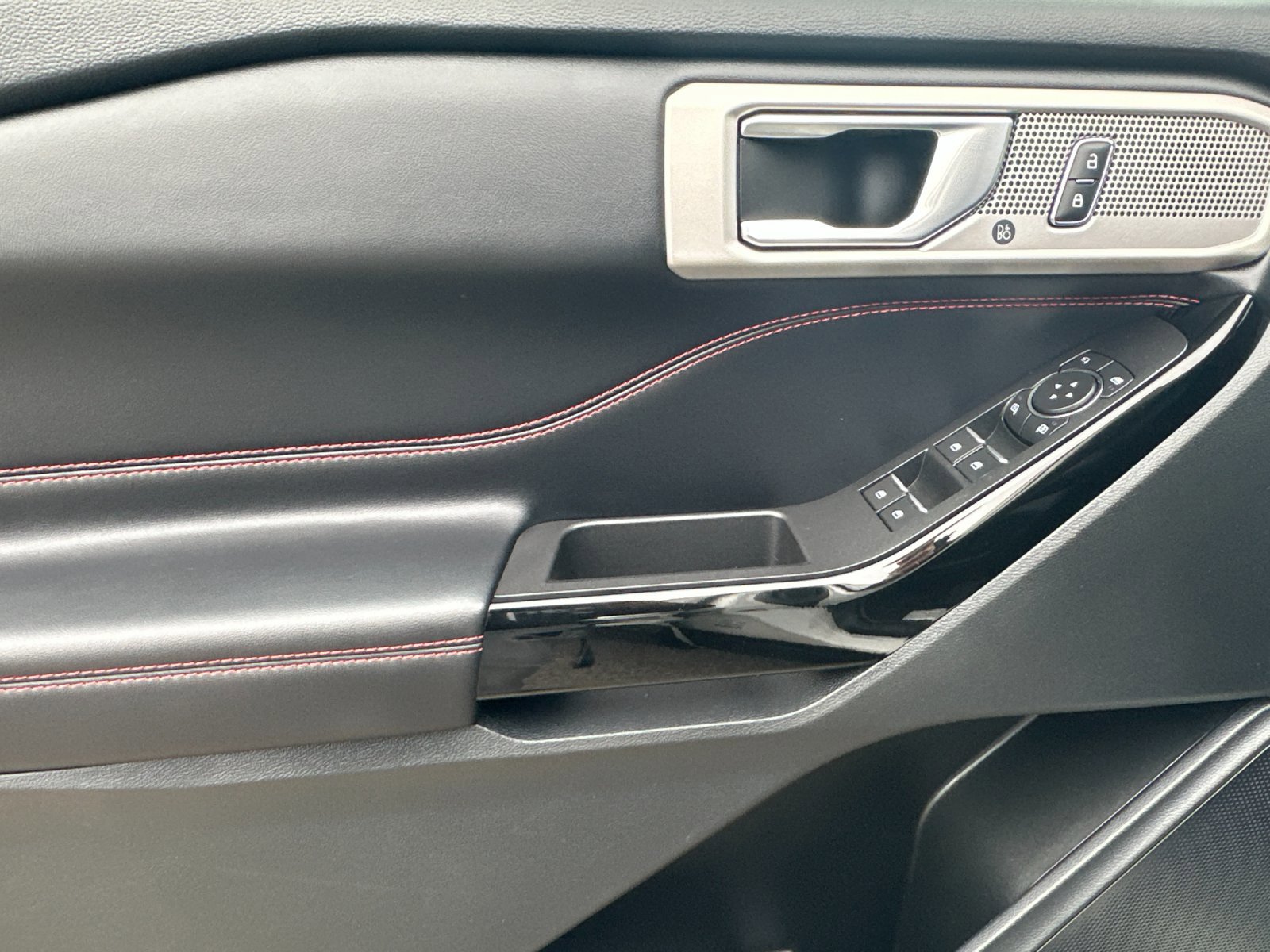 Certified 2022 Ford Explorer ST-Line image 12