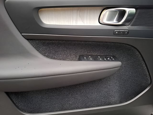 Certified 2026 Volvo XC40 B5 Plus AWD/4WD image 8