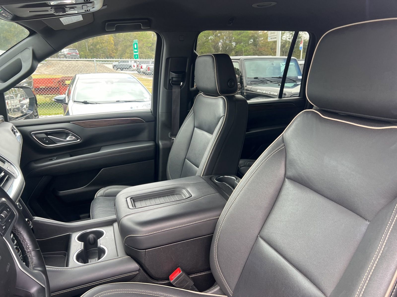 Used 2023 Chevrolet Suburban Premier image 8