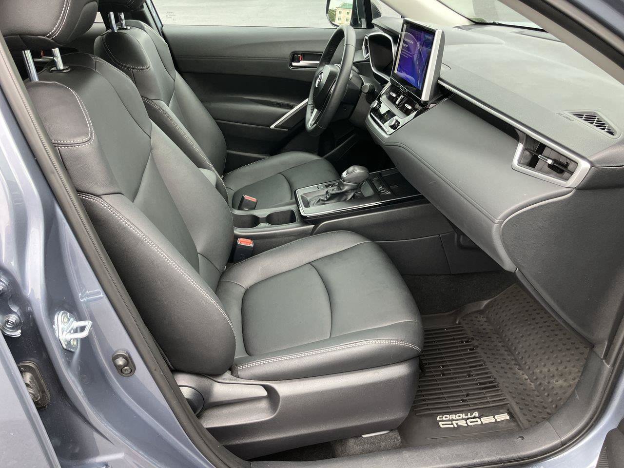 Certified 2026 Toyota Corolla Cross XLE FWD image 32