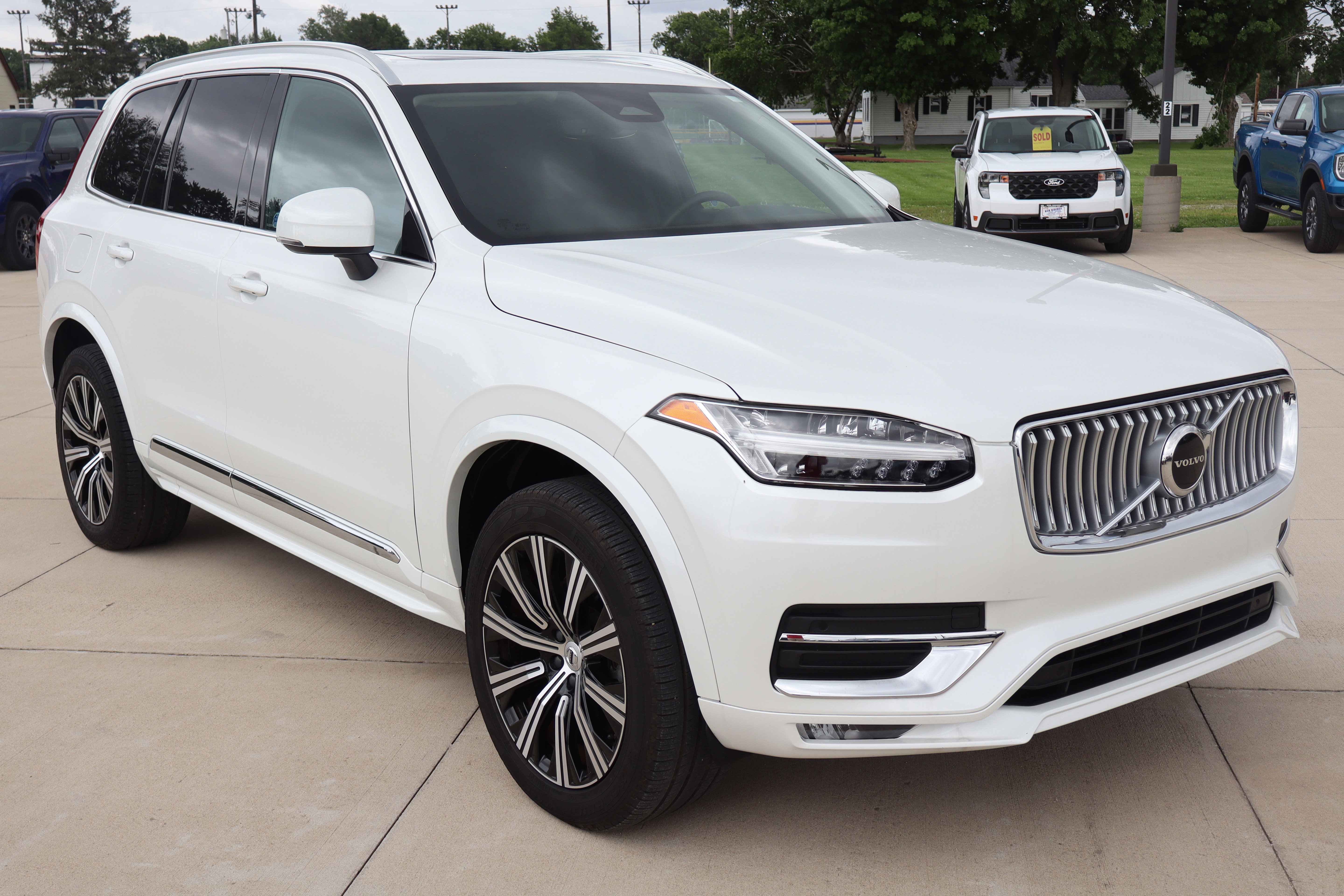 Used 2024 Volvo XC90 B5 Core w/ Protection Package Premier AWD/4WD image 4