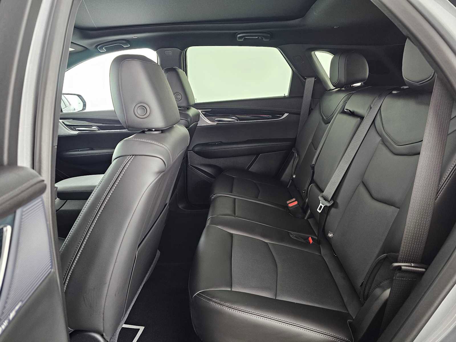 New 2026 Cadillac XT5 Premium Luxury w/ LPO, ONYX Package image 16