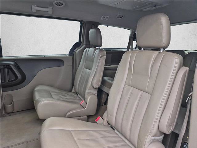 Used 2015 Chrysler Town & Country Touring FWD image 19