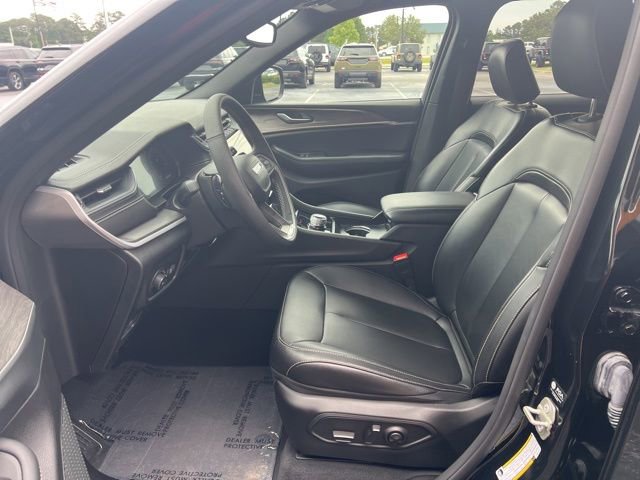 Used 2024 Jeep Grand Cherokee Limited w/ Black Appearance Package RWD image 7