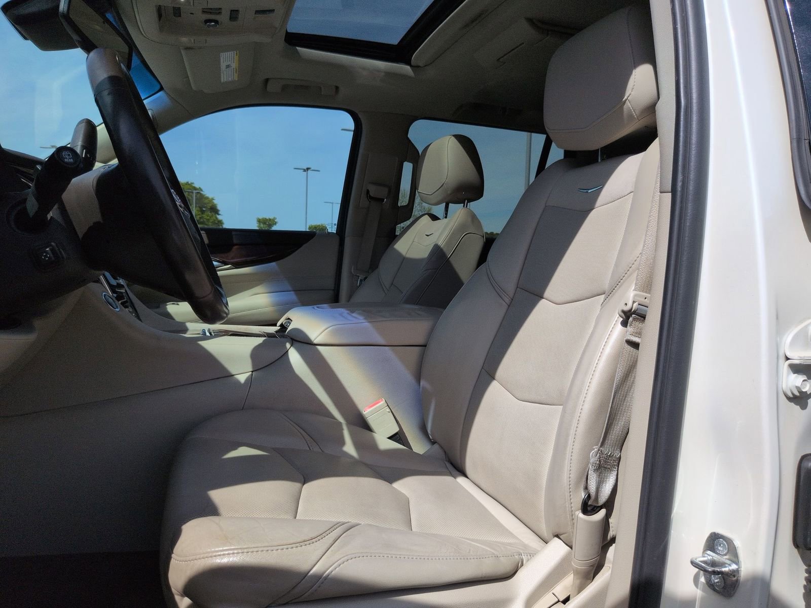 Used 2015 Cadillac Escalade Luxury image 14