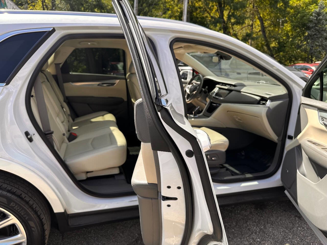 Used 2019 Cadillac XT5 Luxury w/ LPO, Radiant Package image 8